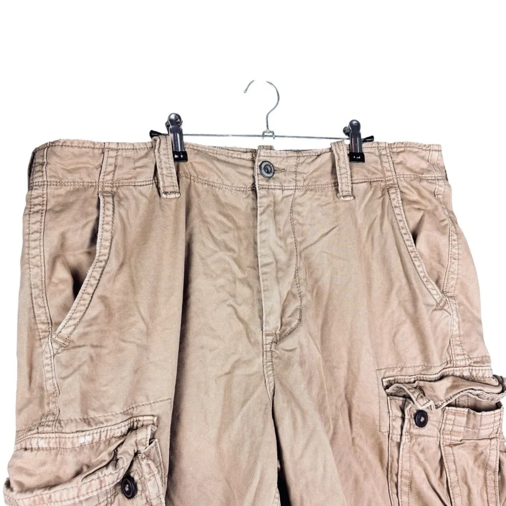 American Eagle Outfitters Classic Length Y2K Cargo Shorts – Sz 38 (Excellent)